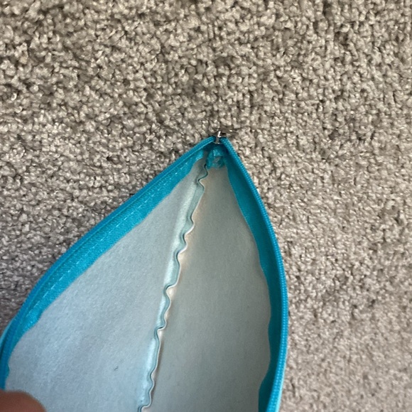 Good Vibes Kiwi 🥝 design cosmetic bag - Picture 13 of 16